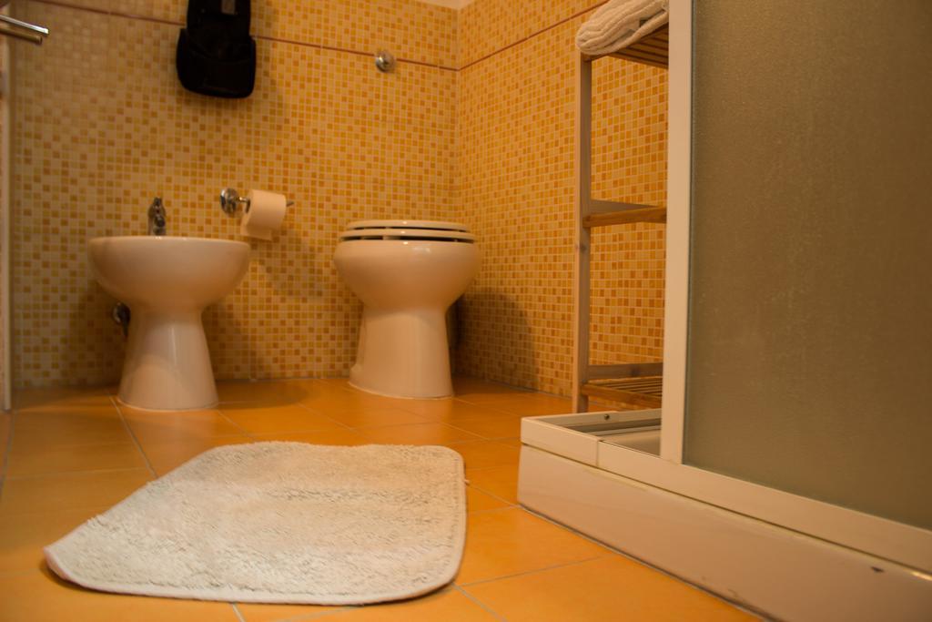 Appartamento Rosso Buoni E Cattivi Cagliari Kamer foto